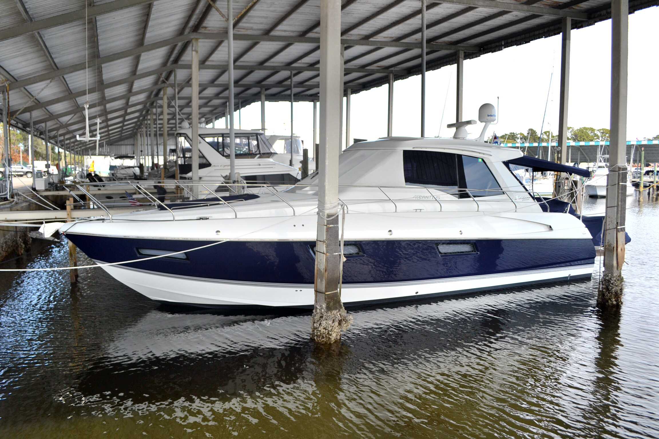 2011 Cruisers Yachts 48 Cantius