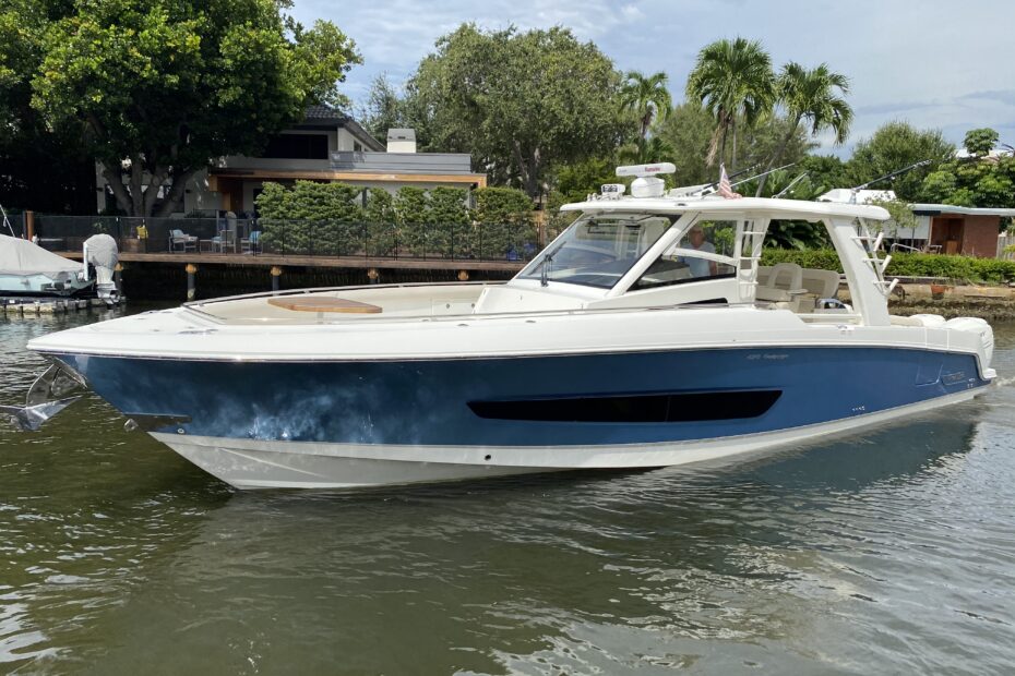 2019 Boston Whaler 420 Outrage