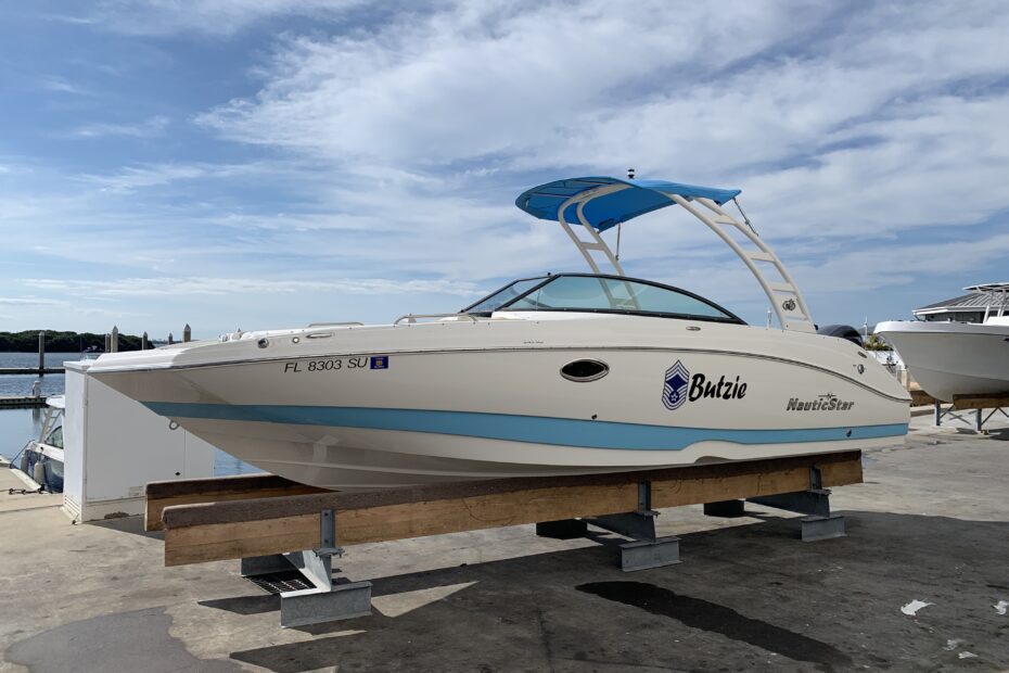 2019 NauticStar 243