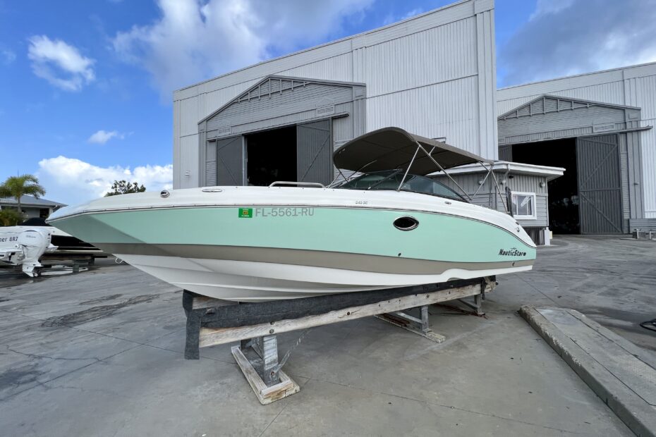 2019 NauticStar 243