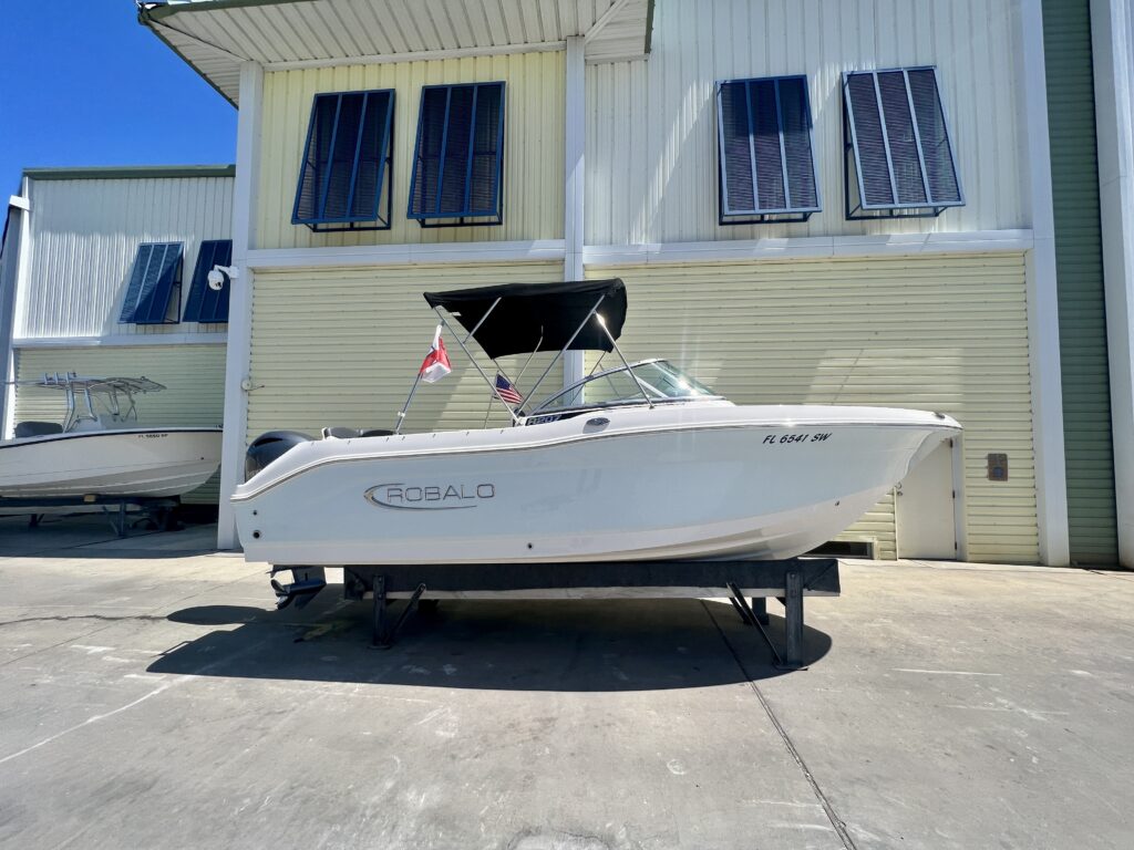 2020 Robalo R207 DC